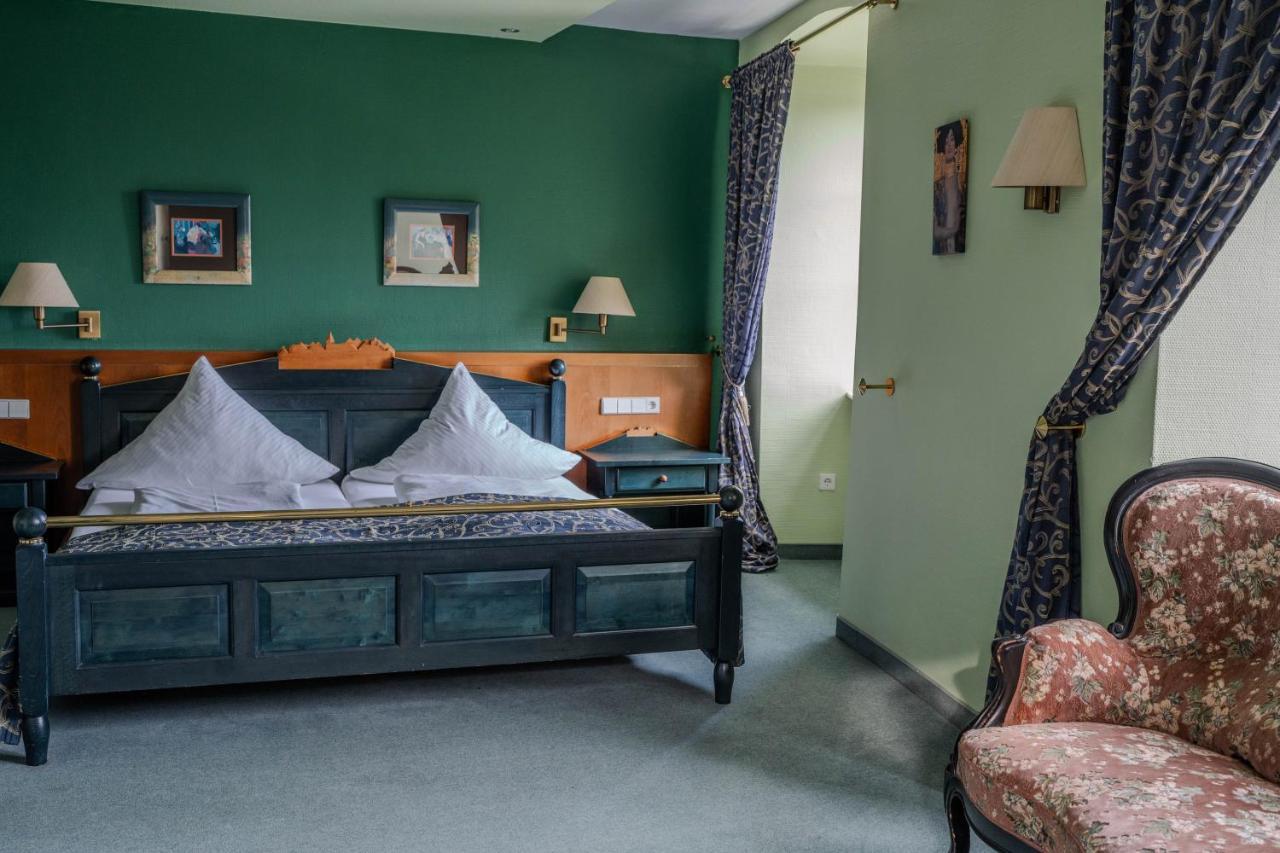 Eventlocation & Hotel Schloss Neuburg Obrigheim Zewnętrze zdjęcie